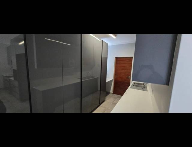 4 BEDROOM HOUSE FOR SALE IN SANDTON CENTRAL